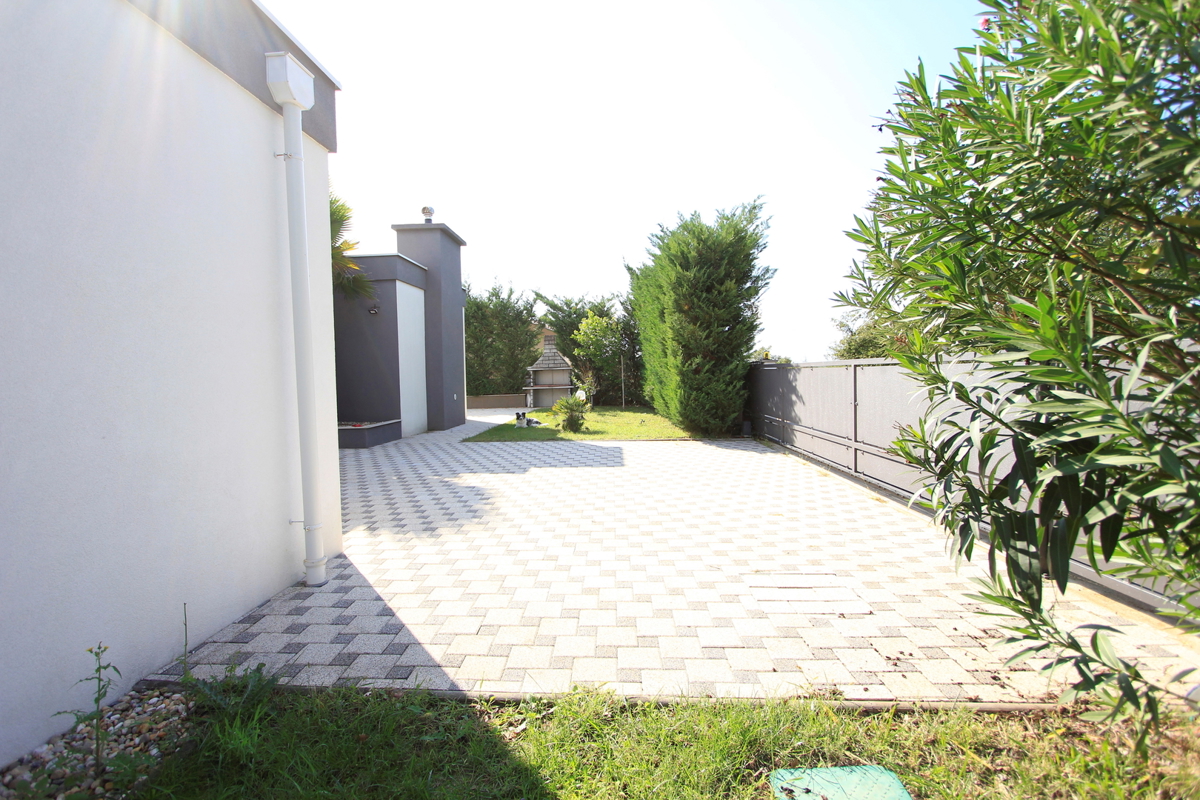 Villa di lusso con due piscine - tranquillità e privacy nelle immediate vicinanze di Zadar