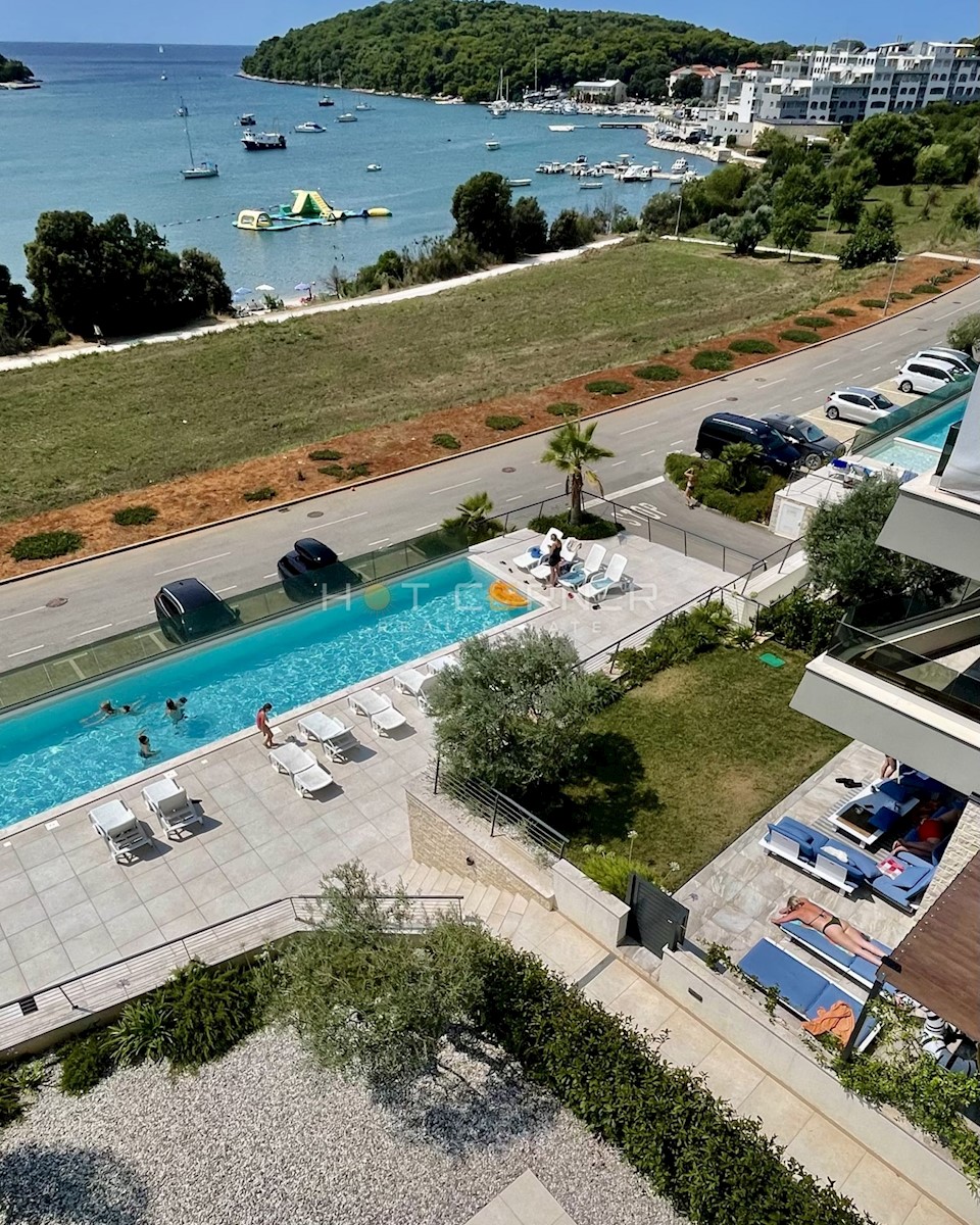 Attico a 20 m dalla spiaggia, piscina, vista panoramica