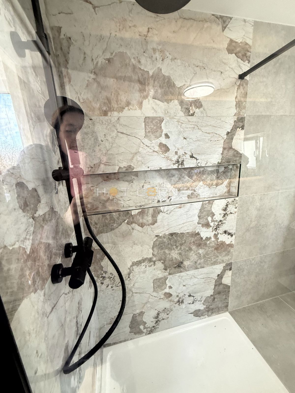 Piccolo appartamento ristrutturato nel centro di Pola con grande terrazza e vista mare!