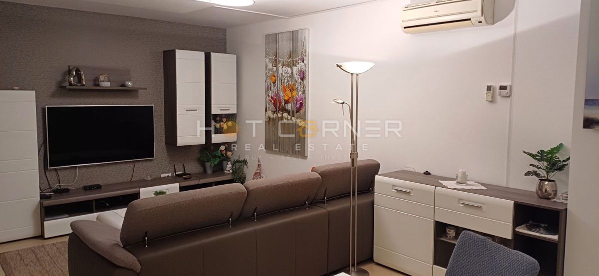 Štinjan, bell'appartamento, 2 camere da letto, terrazza, vicinanza alla spiaggia, FUNZIONALE