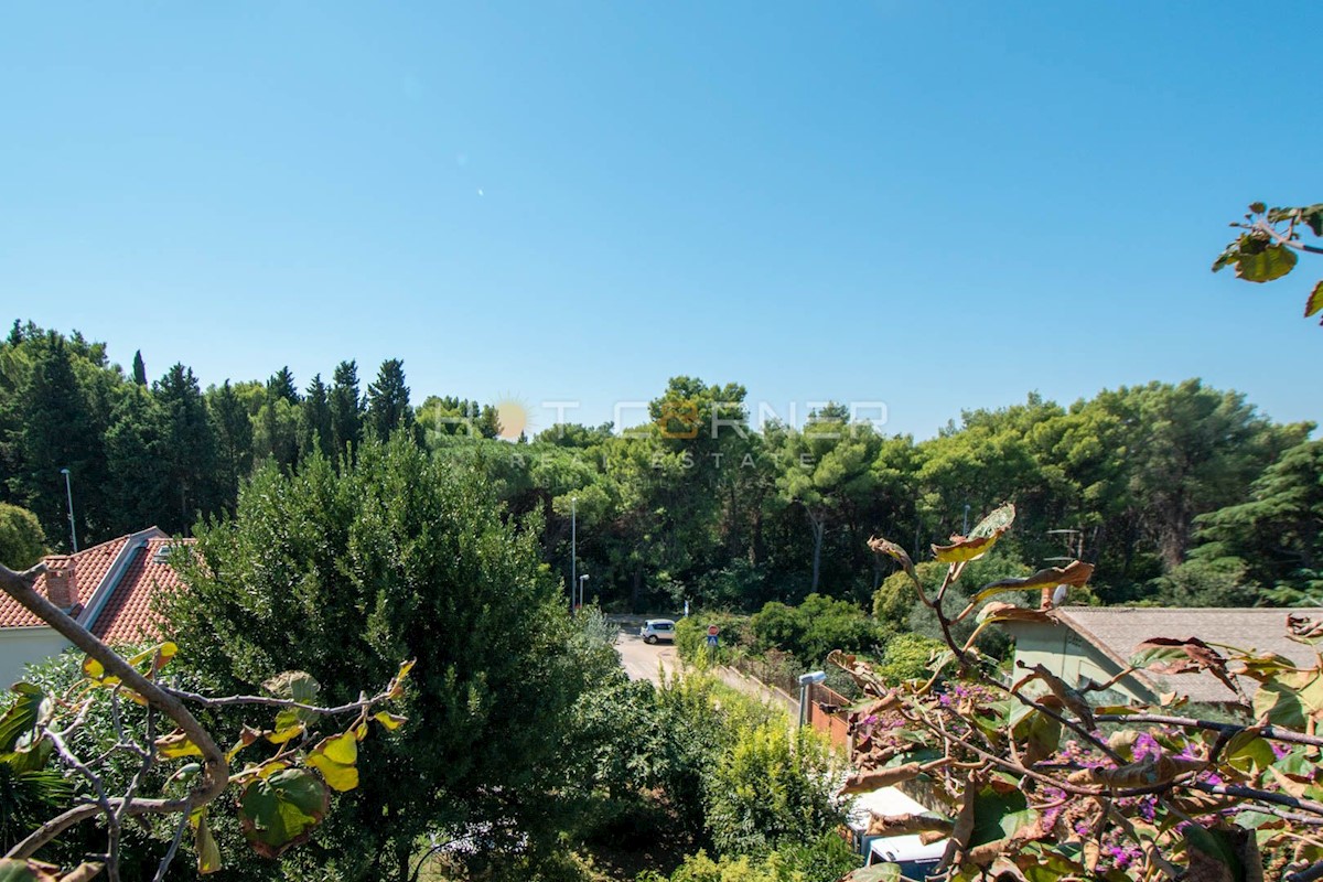 Valkane, appartamento con giardino e parcheggio, a 200 metri dal mare