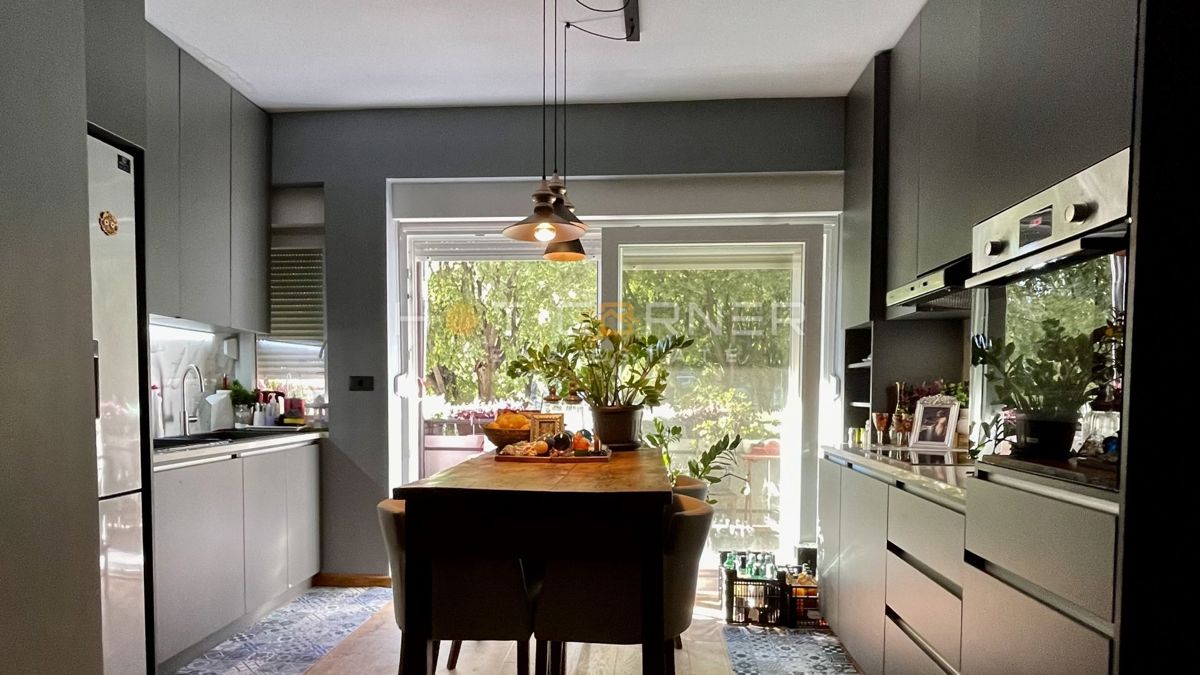 Appartamento vibrante ristrutturato nel cuore verde di Pola