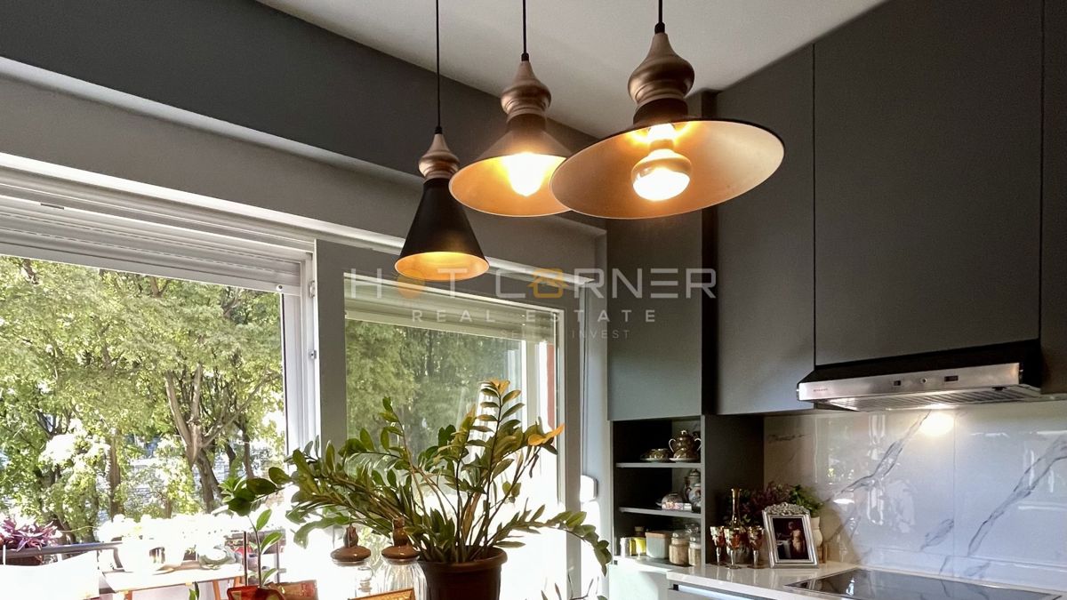 Appartamento vibrante ristrutturato nel cuore verde di Pola