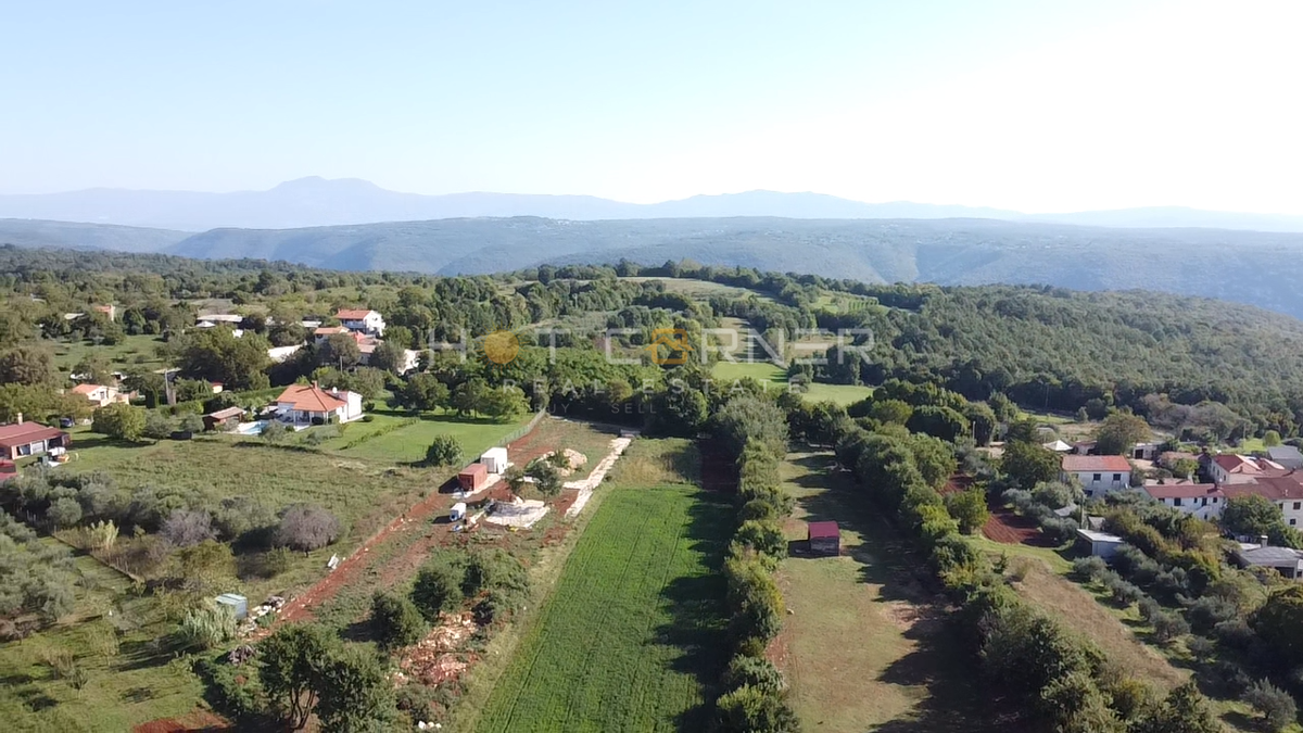 Splendido terreno edificabile con vista mare e progetto per una villa moderna