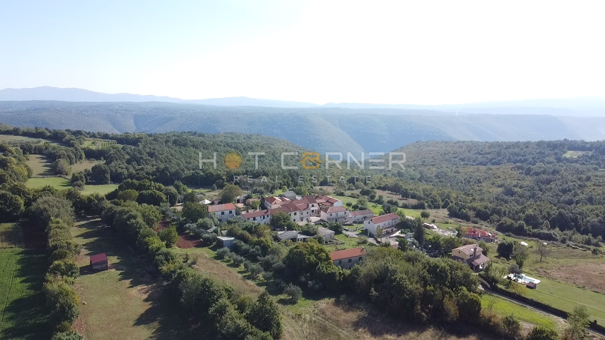 Splendido terreno edificabile con vista mare e progetto per una villa moderna