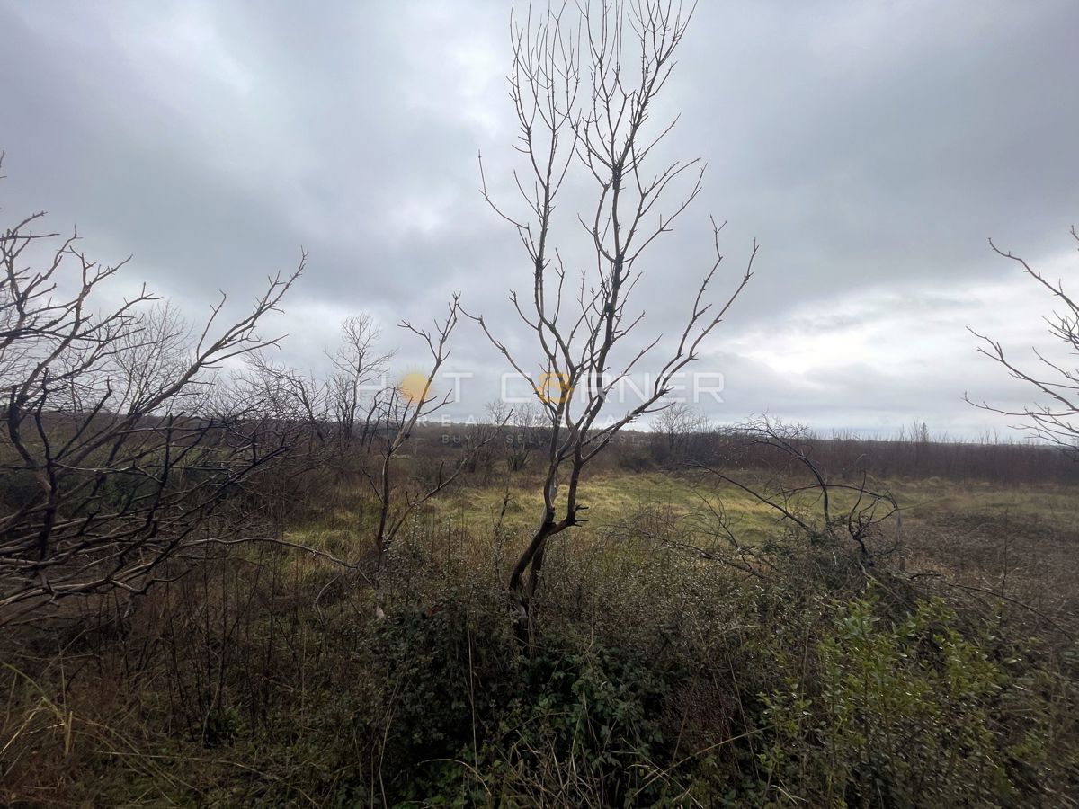 Terreno edificabile Valtura, Ližnjan, 820m2