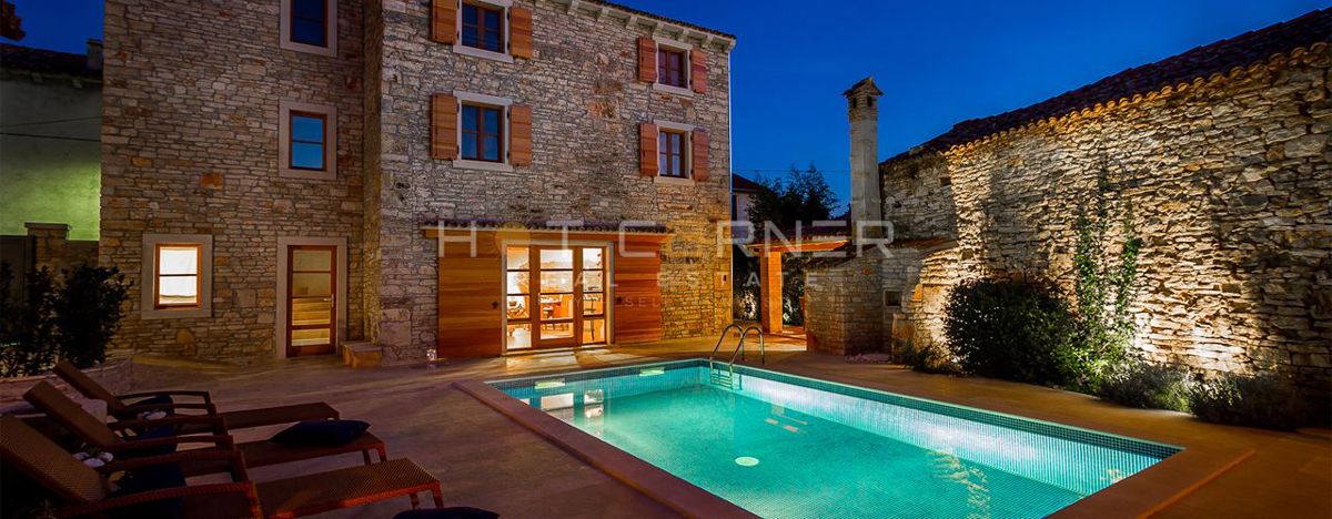 Resort di Lusso in Pietra – Due Bellezze in Pietra con Piscina Riscaldata e Splendido Cortile, a 2 km dal Mare