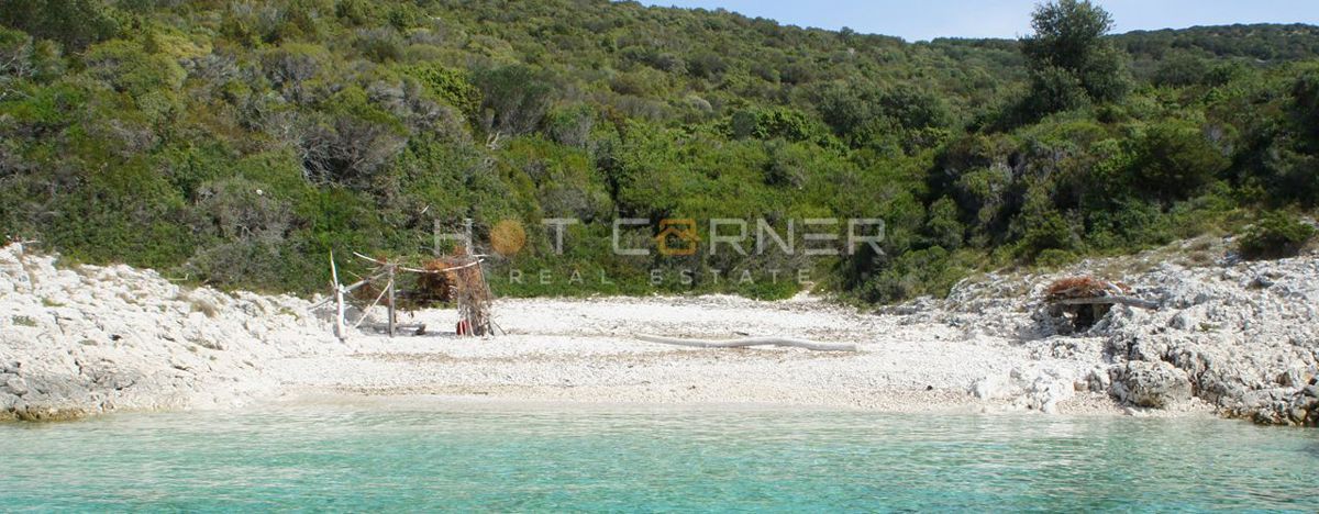 Resort di Lusso in Pietra – Due Bellezze in Pietra con Piscina Riscaldata e Splendido Cortile, a 2 km dal Mare