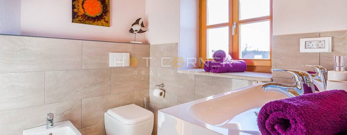 Resort di Lusso in Pietra – Due Bellezze in Pietra con Piscina Riscaldata e Splendido Cortile, a 2 km dal Mare