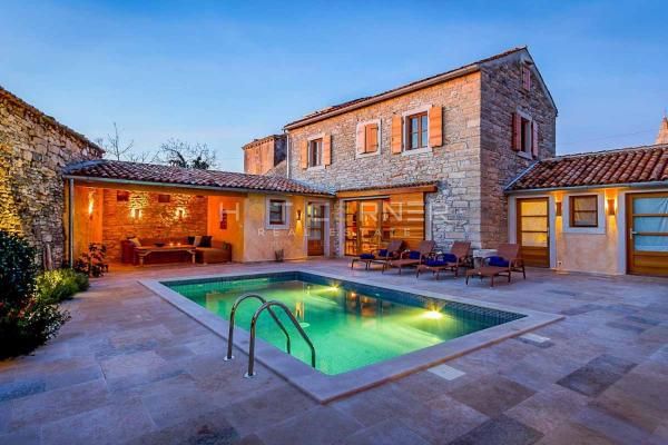 Resort di Lusso in Pietra – Due Bellezze in Pietra con Piscina Riscaldata e Splendido Cortile, a 2 km dal Mare