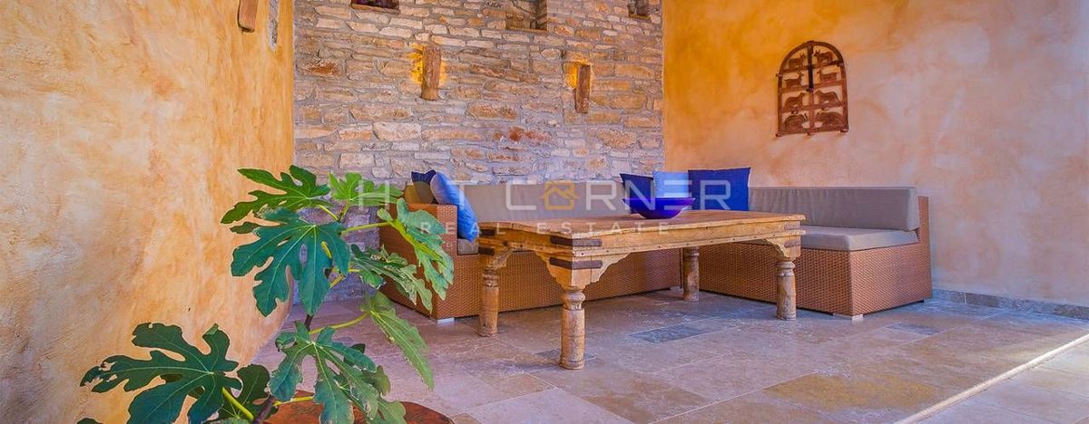 Resort di Lusso in Pietra – Due Bellezze in Pietra con Piscina Riscaldata e Splendido Cortile, a 2 km dal Mare