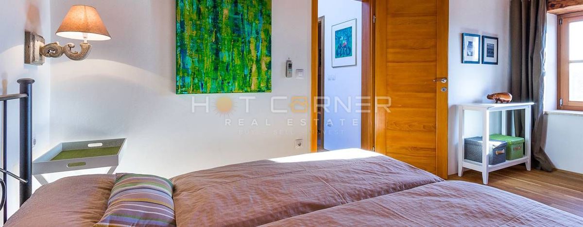 Resort di Lusso in Pietra – Due Bellezze in Pietra con Piscina Riscaldata e Splendido Cortile, a 2 km dal Mare