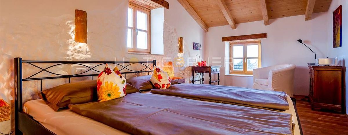 Resort di Lusso in Pietra – Due Bellezze in Pietra con Piscina Riscaldata e Splendido Cortile, a 2 km dal Mare