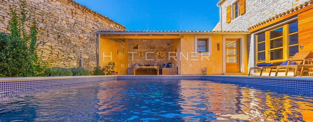 Resort di Lusso in Pietra – Due Bellezze in Pietra con Piscina Riscaldata e Splendido Cortile, a 2 km dal Mare