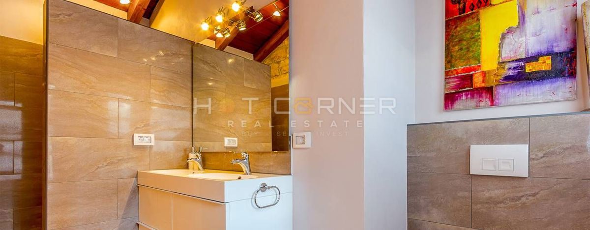 Resort di Lusso in Pietra – Due Bellezze in Pietra con Piscina Riscaldata e Splendido Cortile, a 2 km dal Mare