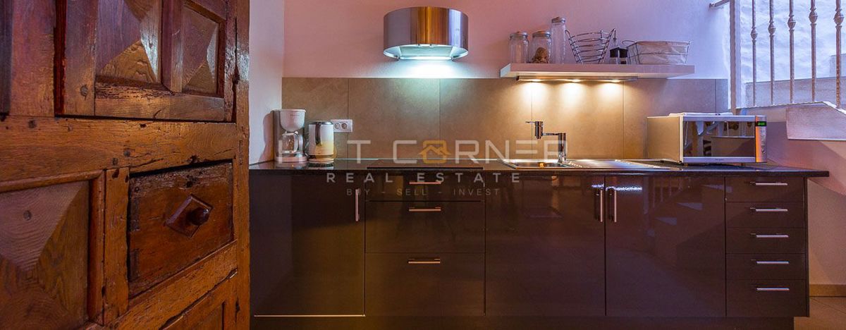 Resort di Lusso in Pietra – Due Bellezze in Pietra con Piscina Riscaldata e Splendido Cortile, a 2 km dal Mare