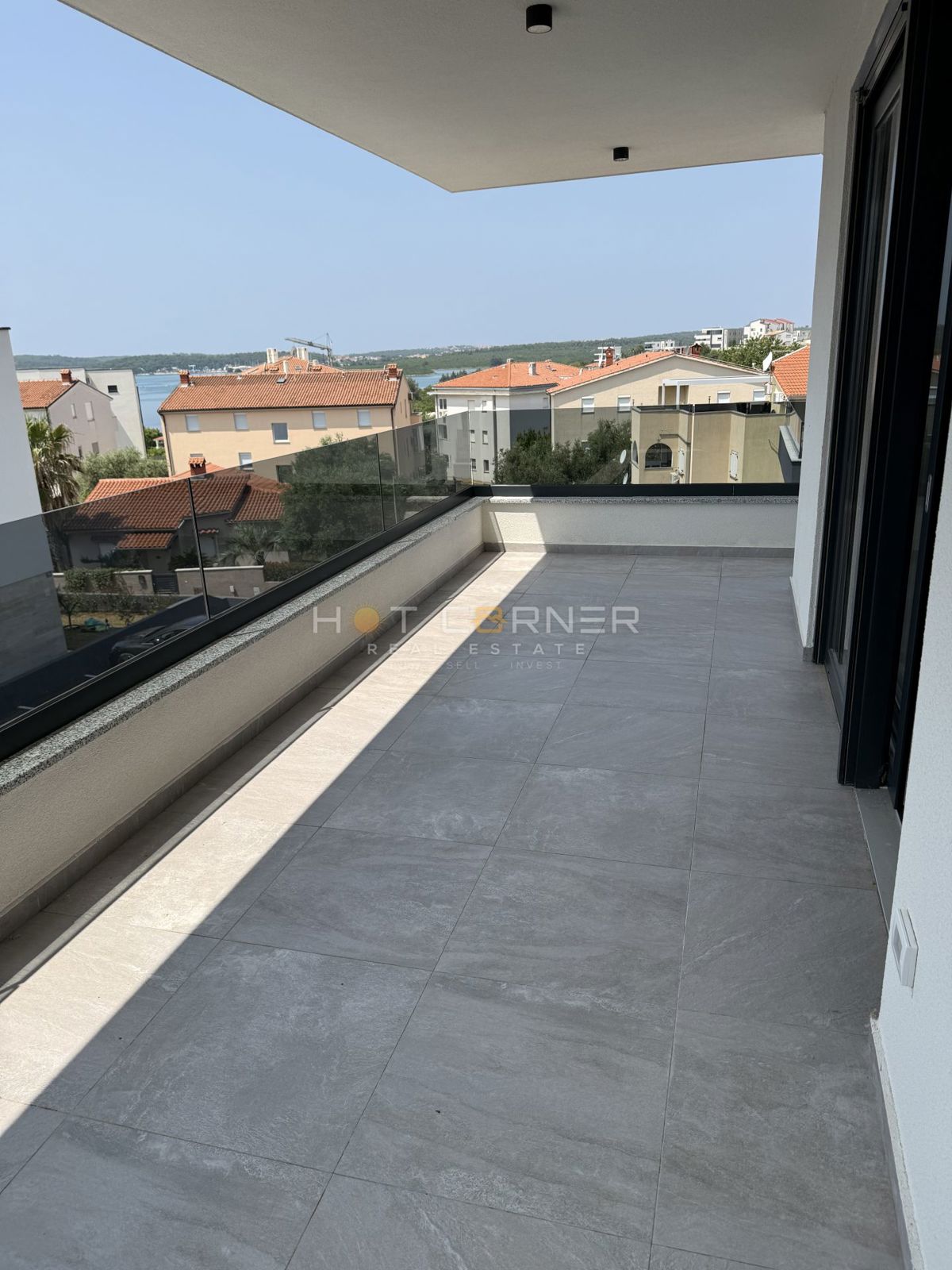 Medulin – Appartamento a 200 m dal mare, ampia terrazza con vista mare