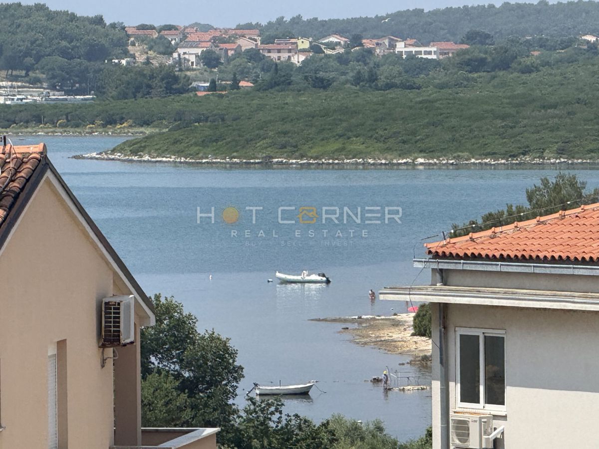 Medulin – Appartamento a 200 m dal mare, ampia terrazza con vista mare