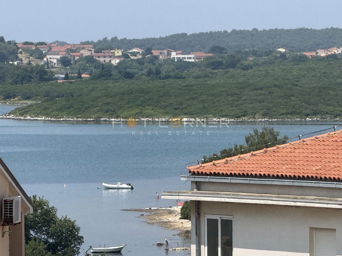 Medulin – Appartamento a 200 m dal mare, ampia terrazza con vista mare