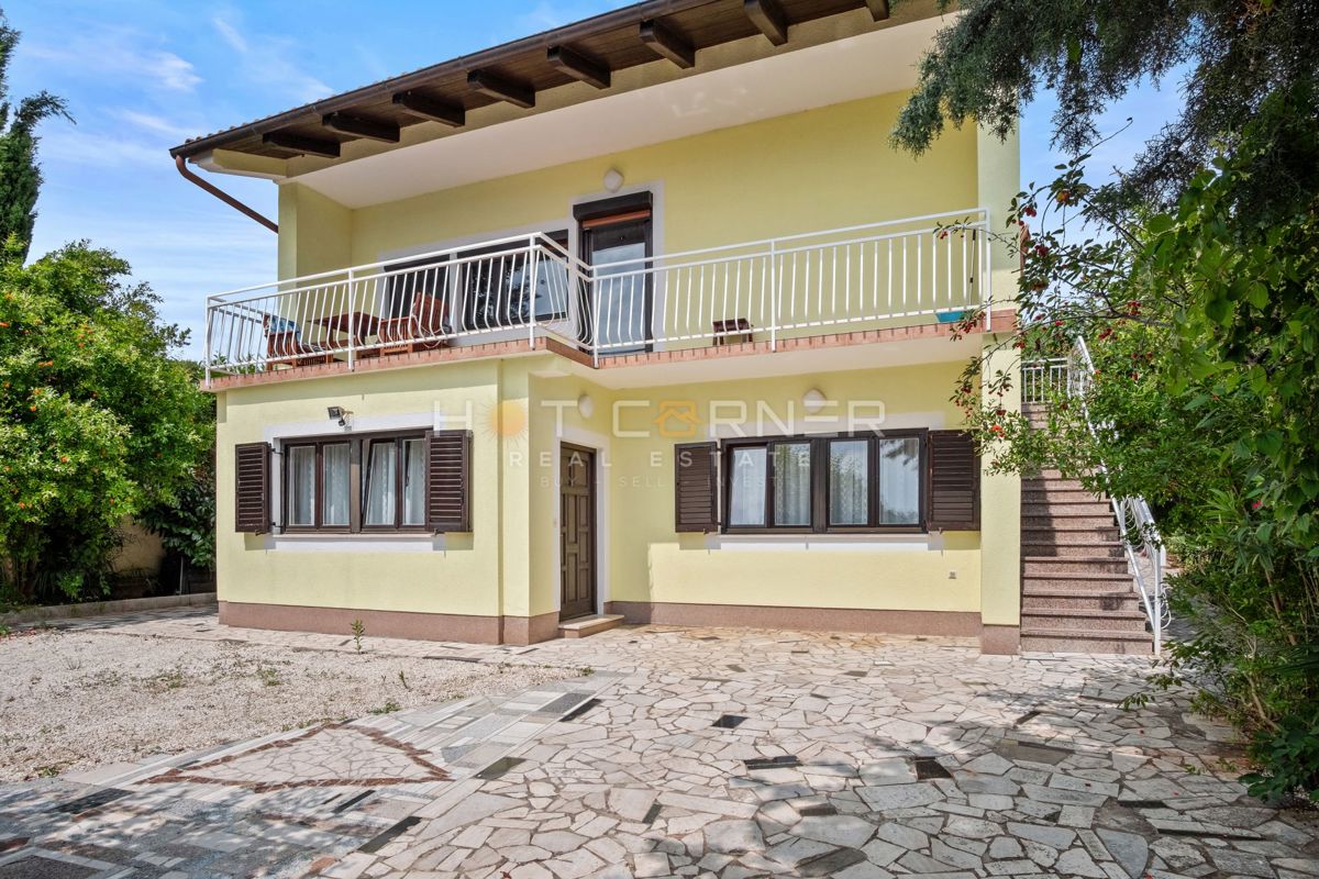 Casa con vista mare e ampio giardino – Banjole