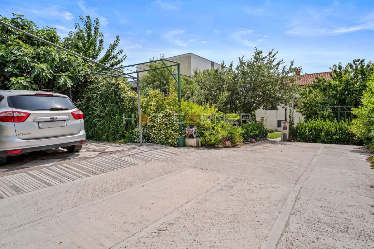 Casa con vista mare e ampio giardino – Banjole