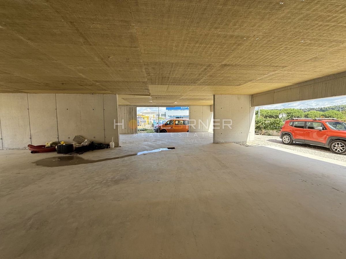 Pola, nuovo edificio esclusivo, ascensore, attico, vista panoramica sulla città