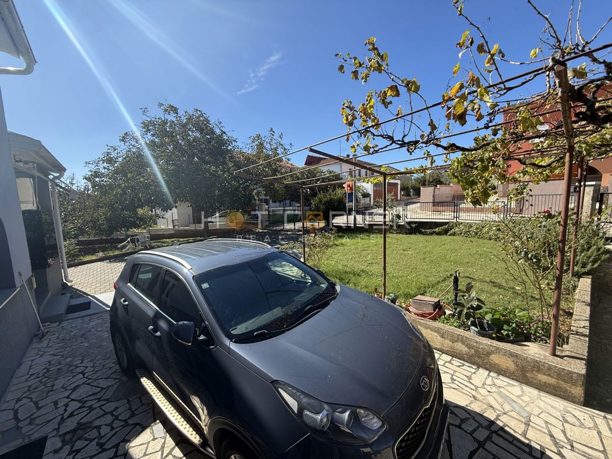 Pola, Busoler – appartamento arredato di alta qualità con 3 camere e giardino