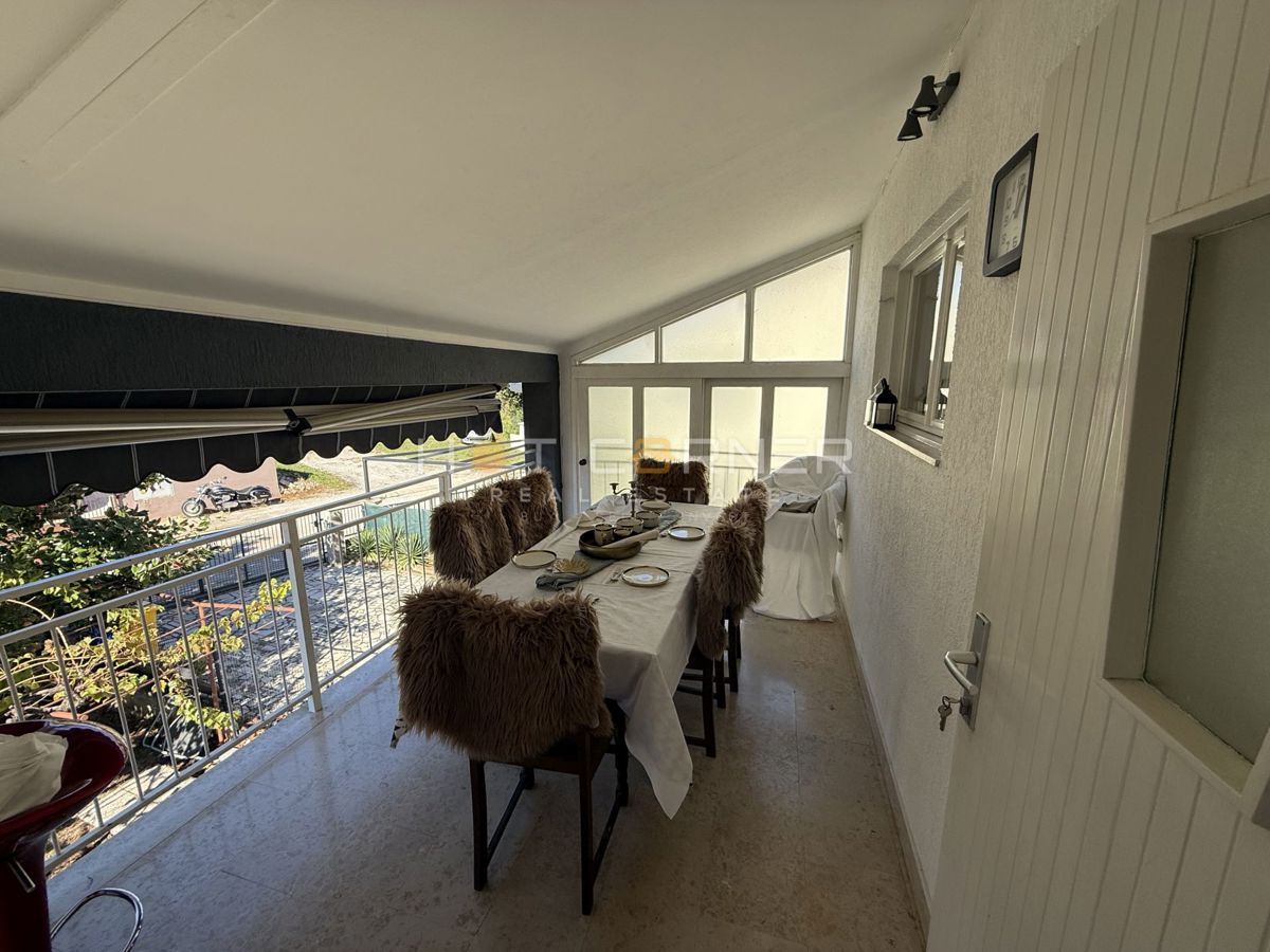 Pola, Busoler – appartamento arredato di alta qualità con 3 camere e giardino