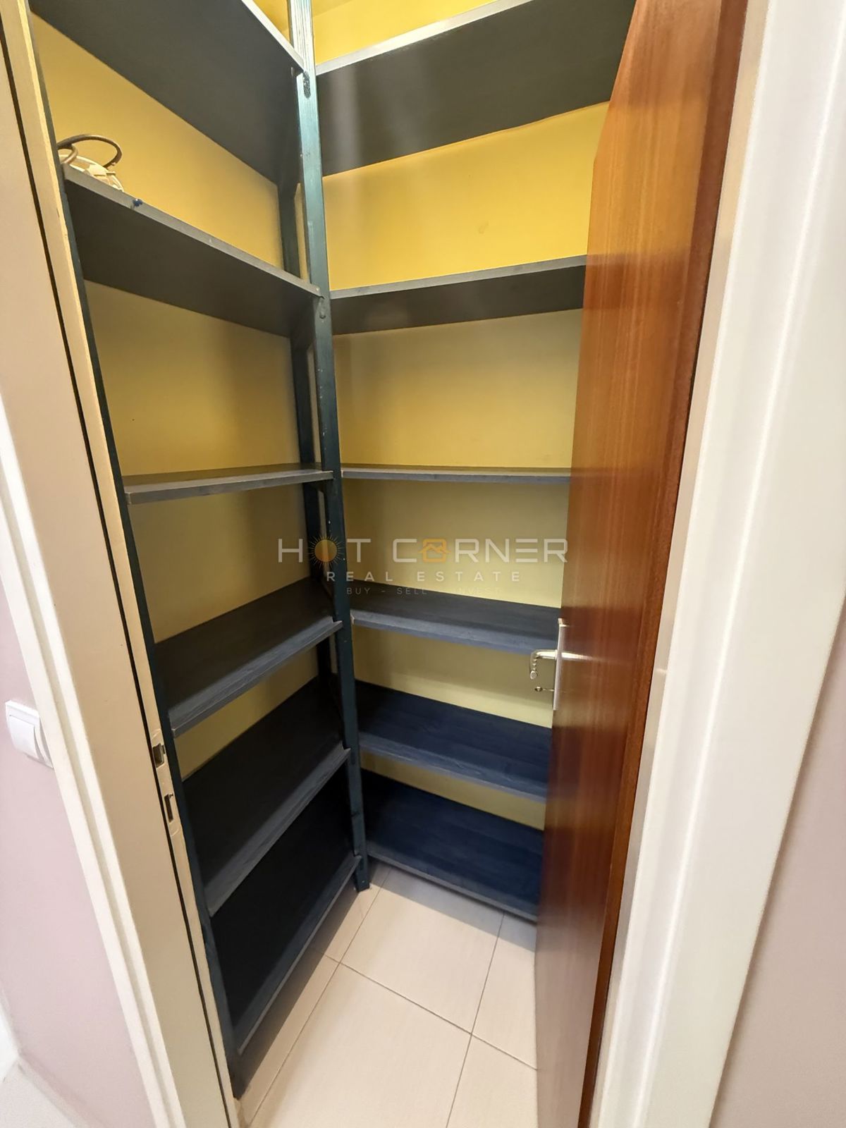 Pola, Busoler – appartamento arredato di alta qualità con 3 camere e giardino