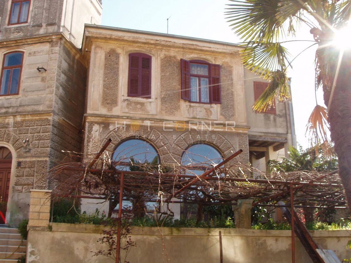 Autentica villa italiana con carattere - centro di Pola