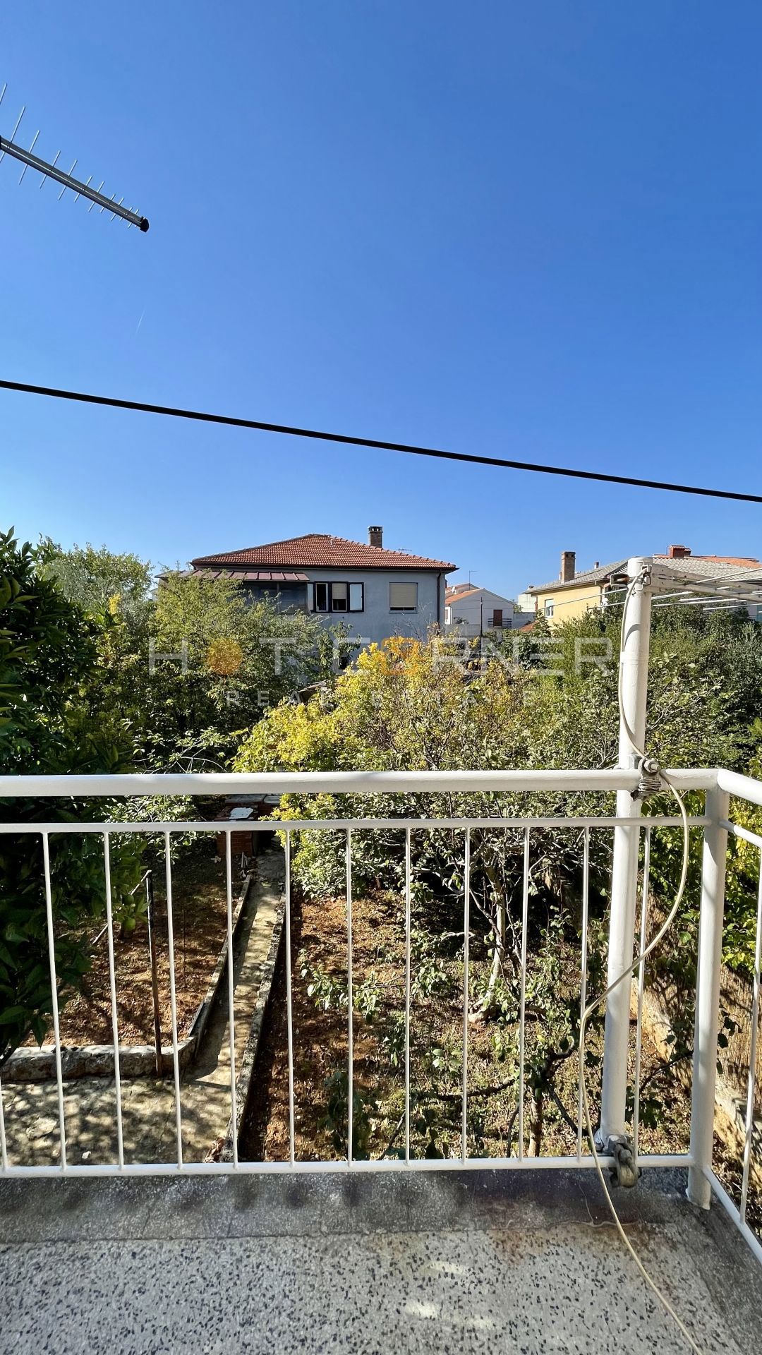 Un bellissimo appartamento con giardino vicino alla città