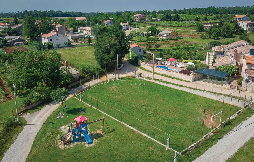 Visignano, bella casa rustica con piscina per 14 persone