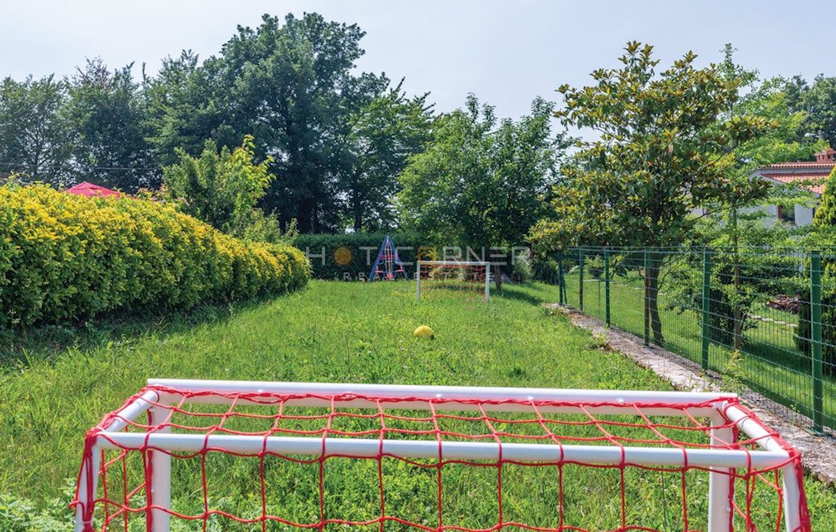 Visignano, bella casa rustica con piscina per 14 persone