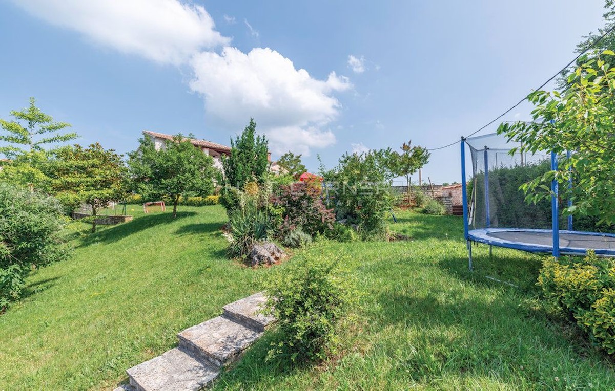 Visignano, bella casa rustica con piscina per 14 persone