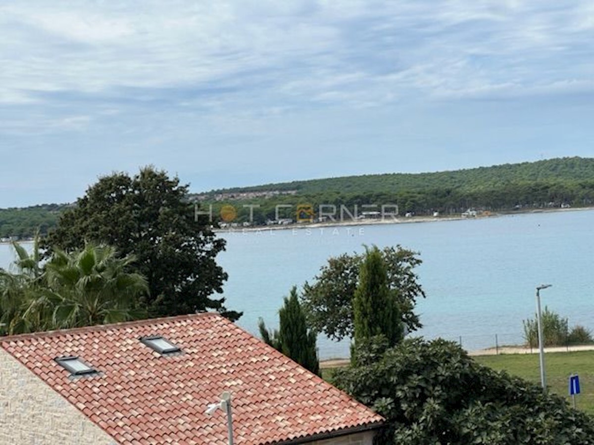 Medulin, app al pianoterra con giardino in posizione sensazionale, a 50 m dalla spiaggia, vista mare