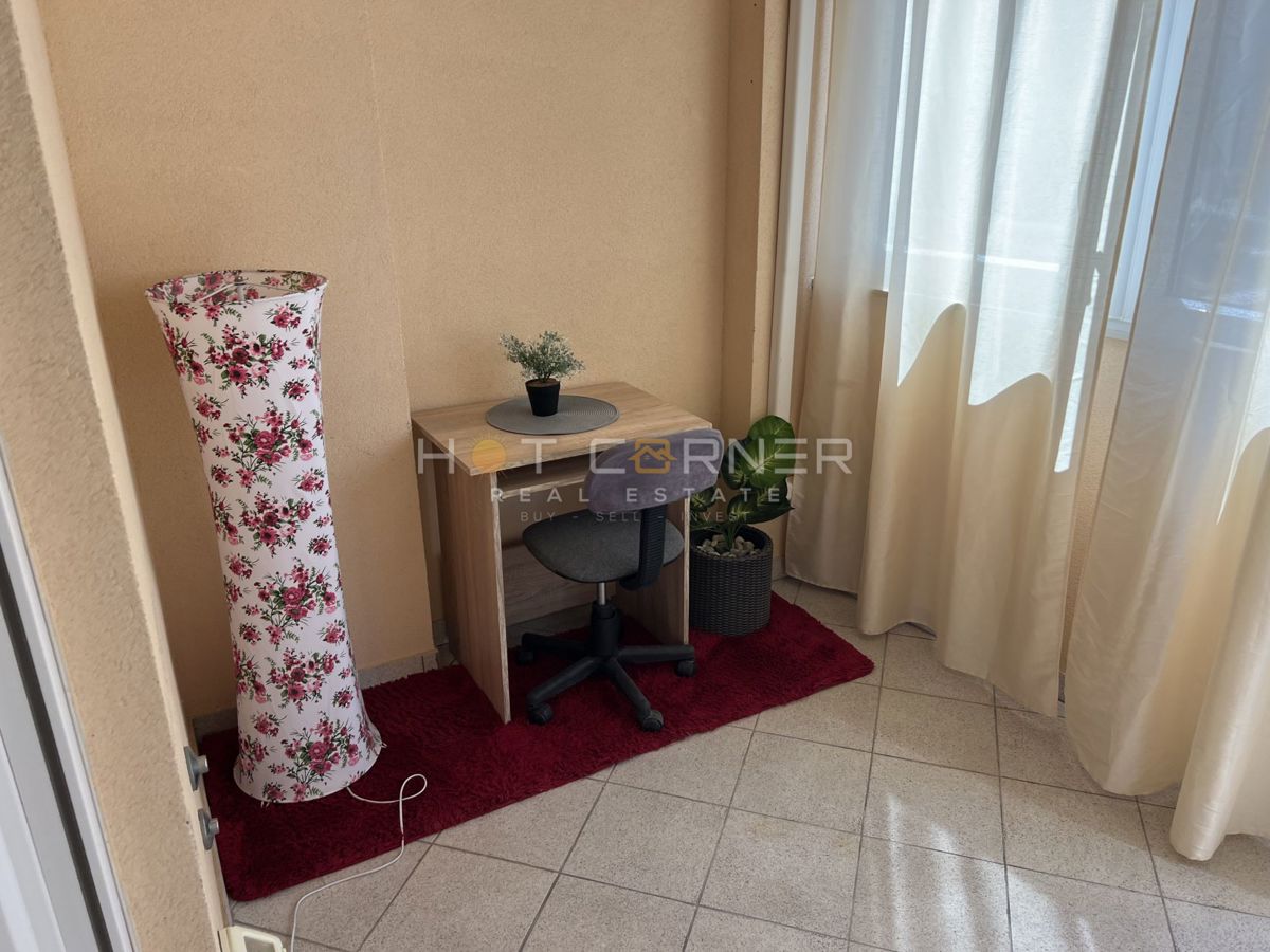 VELI VRH, appartamento al piano terra finemente arredato, PRONTO ALL'USO, categorizzato