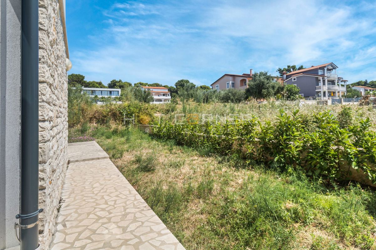 Appartamento di pregio con piscina e giardino, Medulin