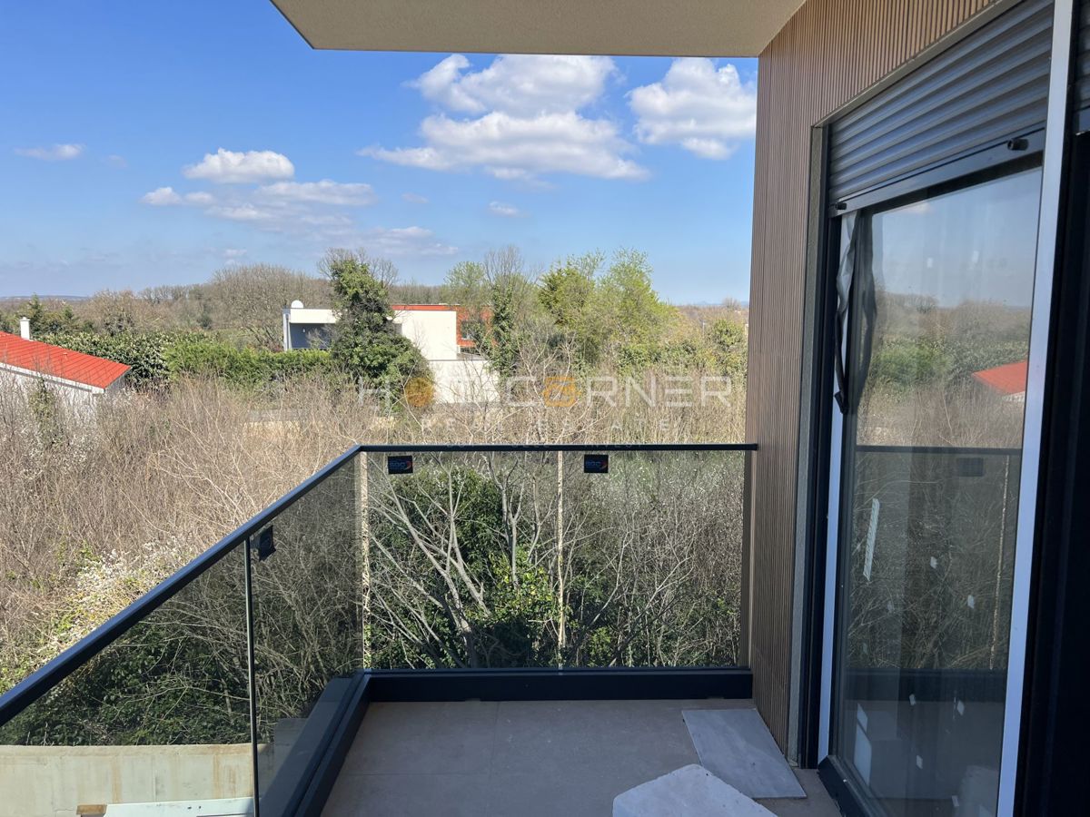 Elegante e moderna villa con piscina, 4 camere, a 2 km da splendide spiagge