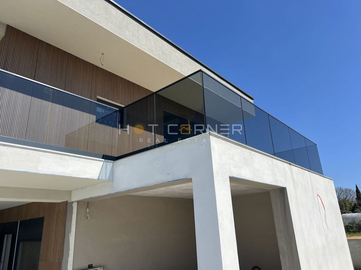 Elegante e moderna villa con piscina, 4 camere, a 2 km da splendide spiagge