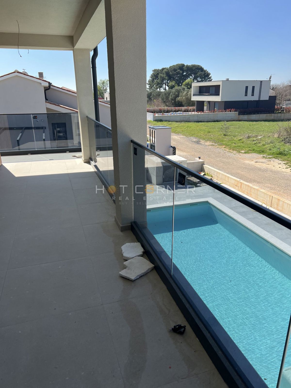 Elegante e moderna villa con piscina, 4 camere, a 2 km da splendide spiagge