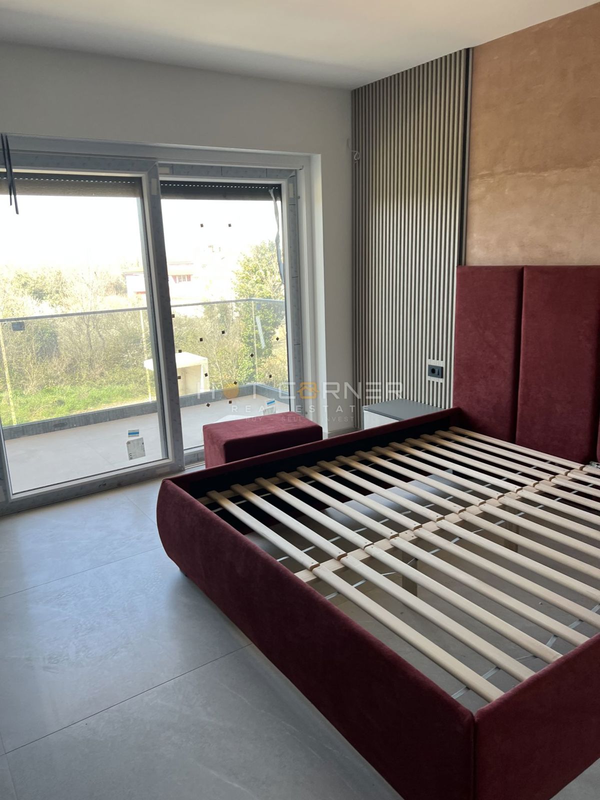 Elegante e moderna villa con piscina, 4 camere, a 2 km da splendide spiagge