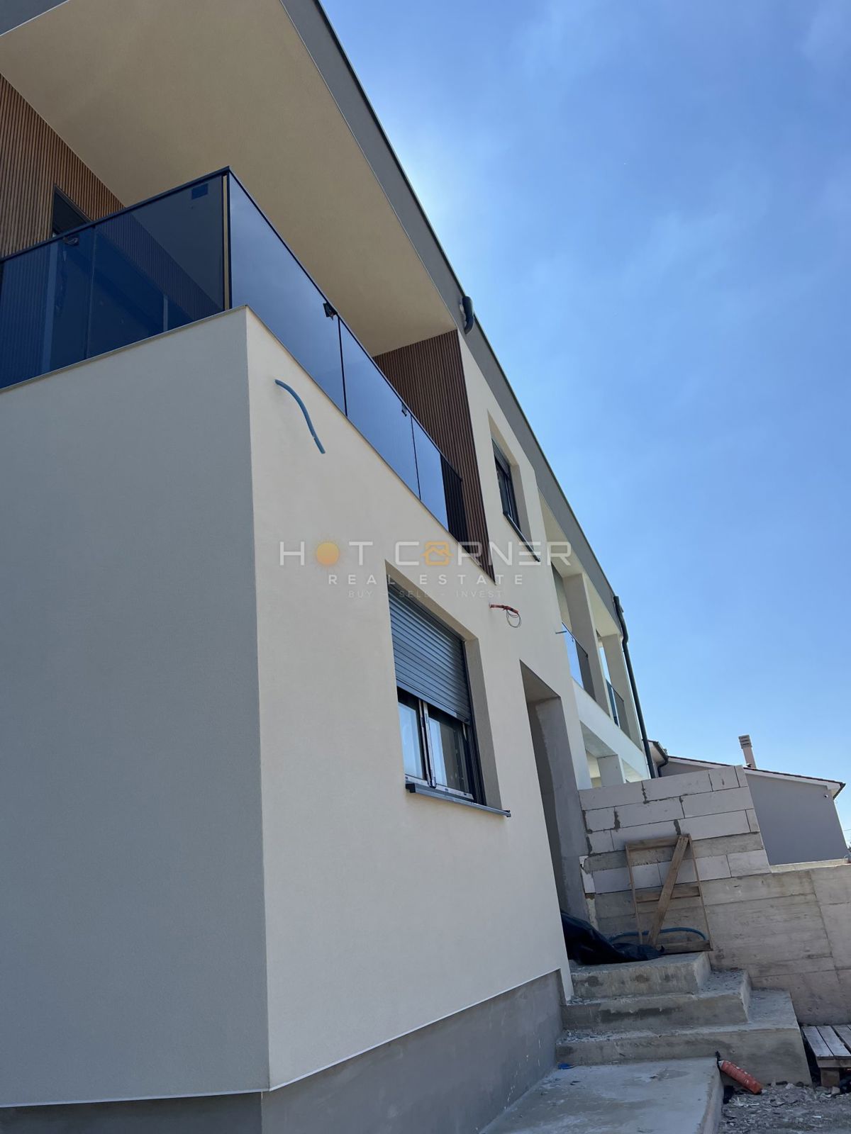 Elegante e moderna villa con piscina, 4 camere, a 2 km da splendide spiagge