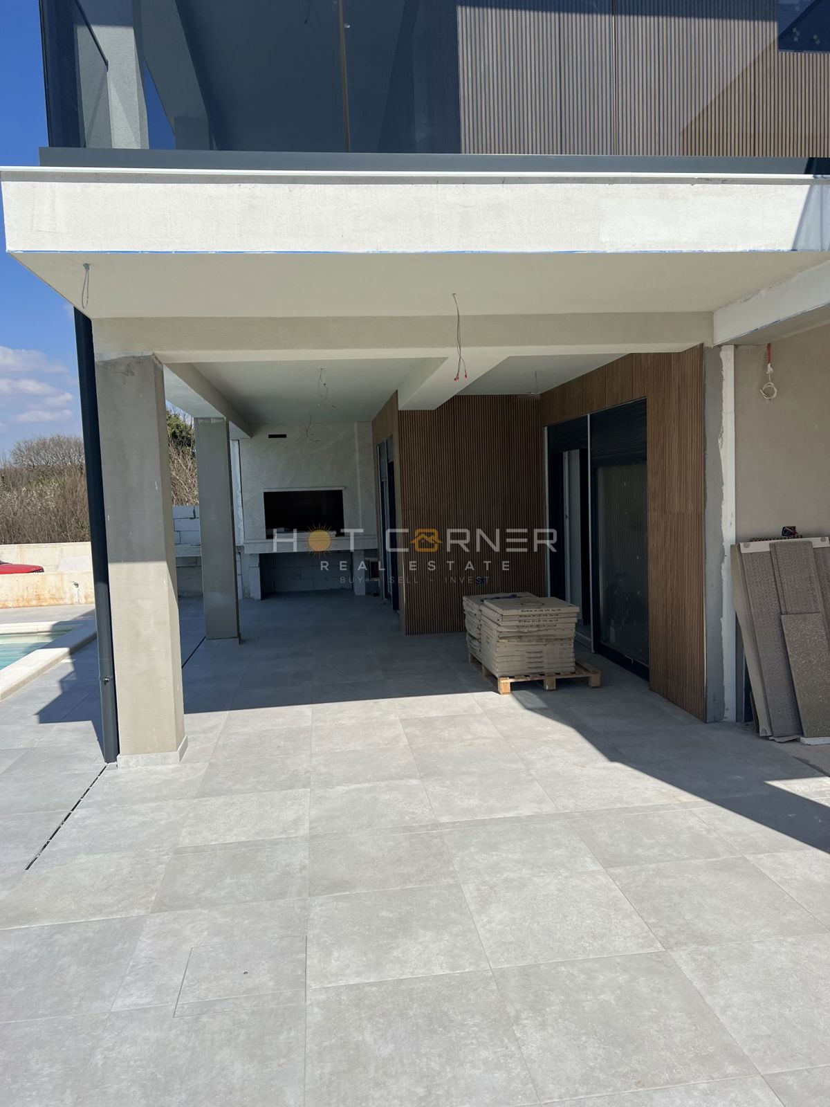 Elegante e moderna villa con piscina, 4 camere, a 2 km da splendide spiagge