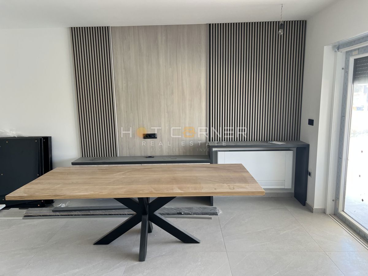Elegante e moderna villa con piscina, 4 camere, a 2 km da splendide spiagge