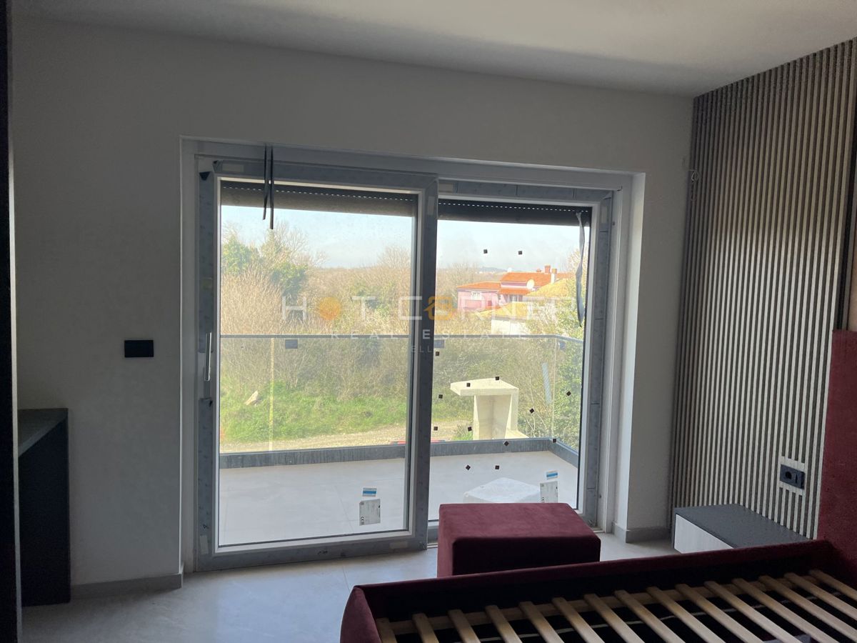 Elegante e moderna villa con piscina, 4 camere, a 2 km da splendide spiagge