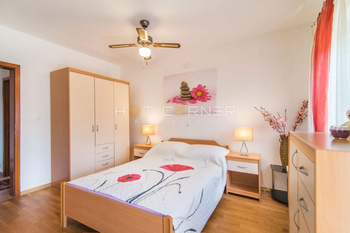 Pješčana Uvala, 200 m dalla spiaggia, 1° piano, 1 camera da letto, 2 terrazze