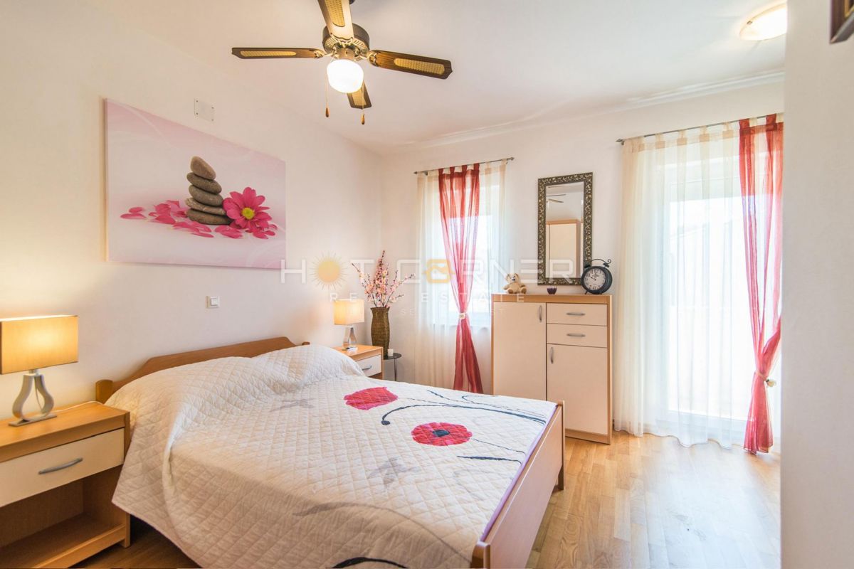 Pješčana Uvala, 200 m dalla spiaggia, 1° piano, 1 camera da letto, 2 terrazze
