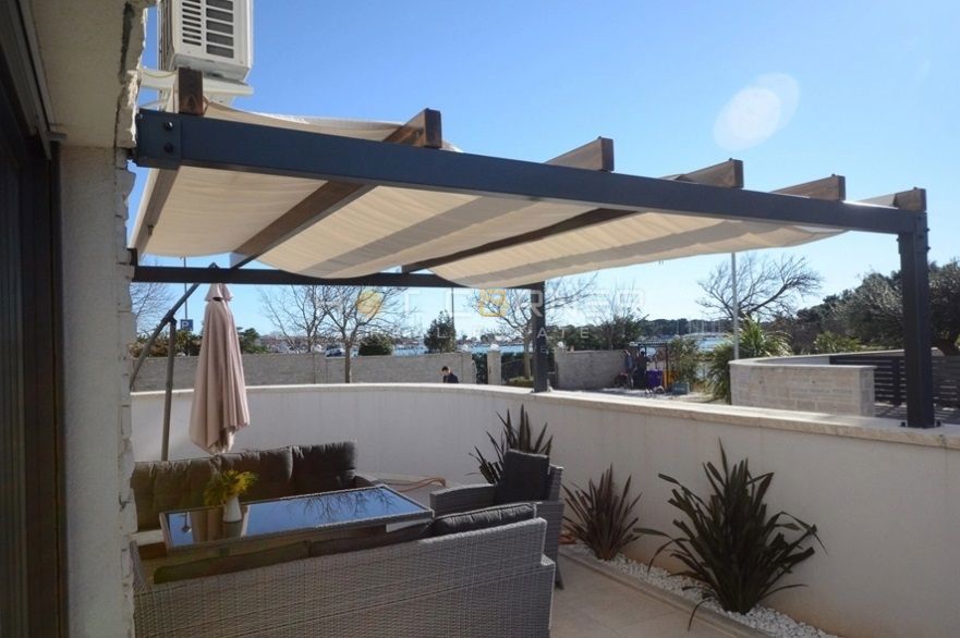 Medulin, appartamento top in posizione top, giardino, piscina, vicino alla spiaggia