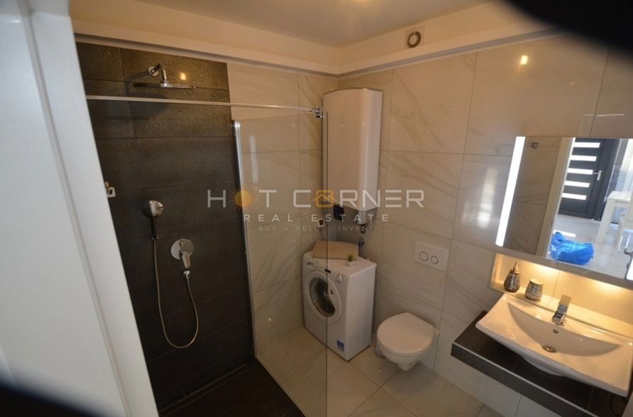 Medulin, appartamento top in posizione top, giardino, piscina, vicino alla spiaggia