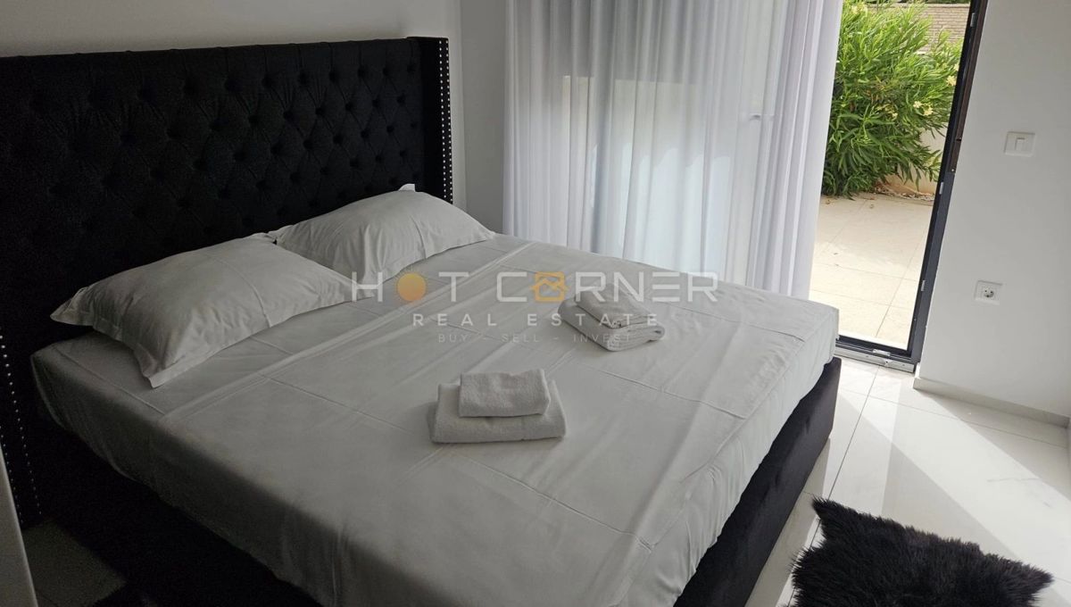 Medulin, appartamento top in posizione top, giardino, piscina, vicino alla spiaggia